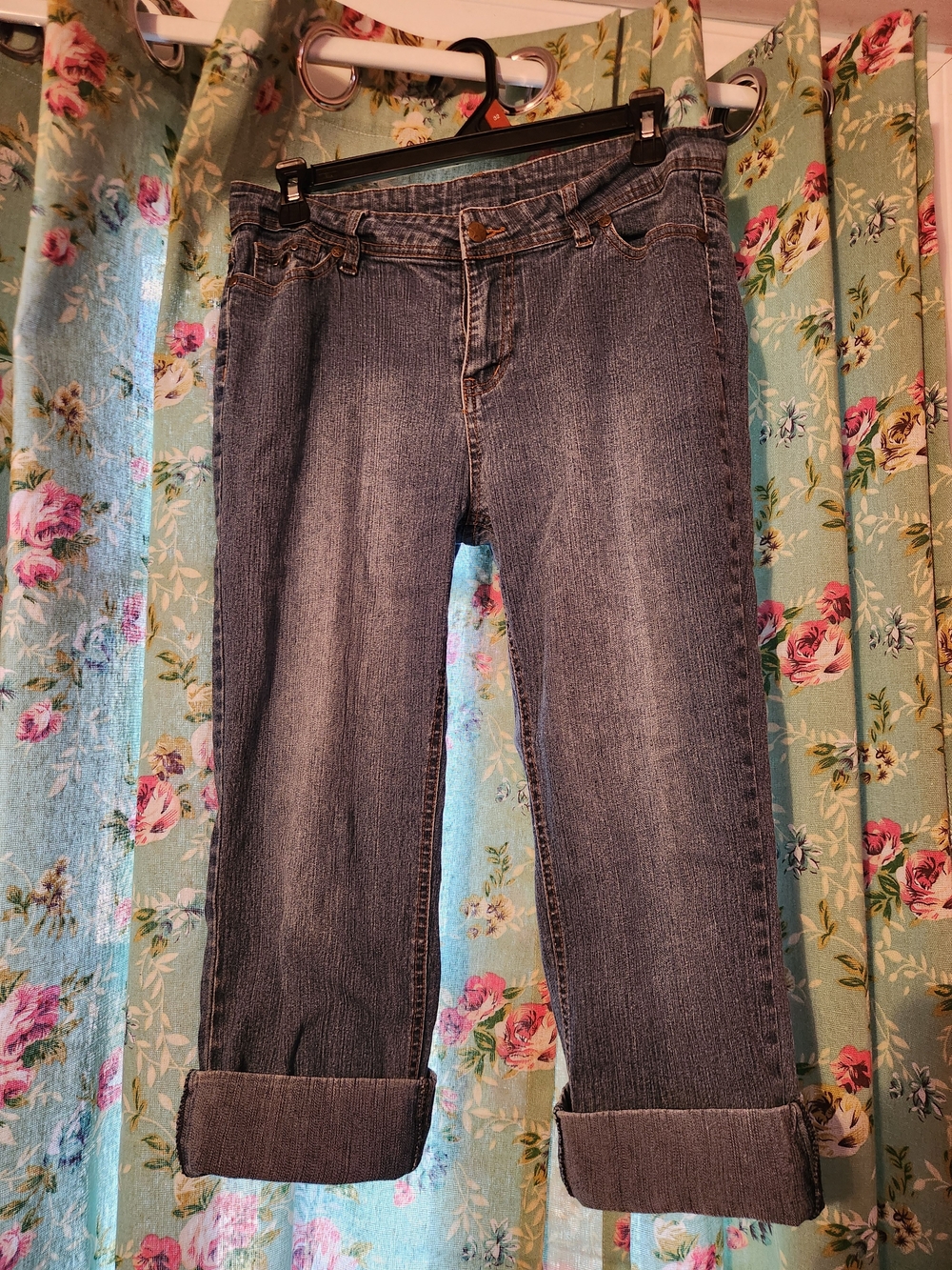 Women's Blue Denim Jeans - Casual Cuffed cropped Style size 7/8